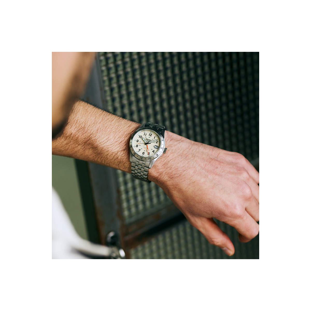 Seiko 5 Sports Field GMT Esfera Crema - Seiko 5 Sports Field GMT Esfera Crema